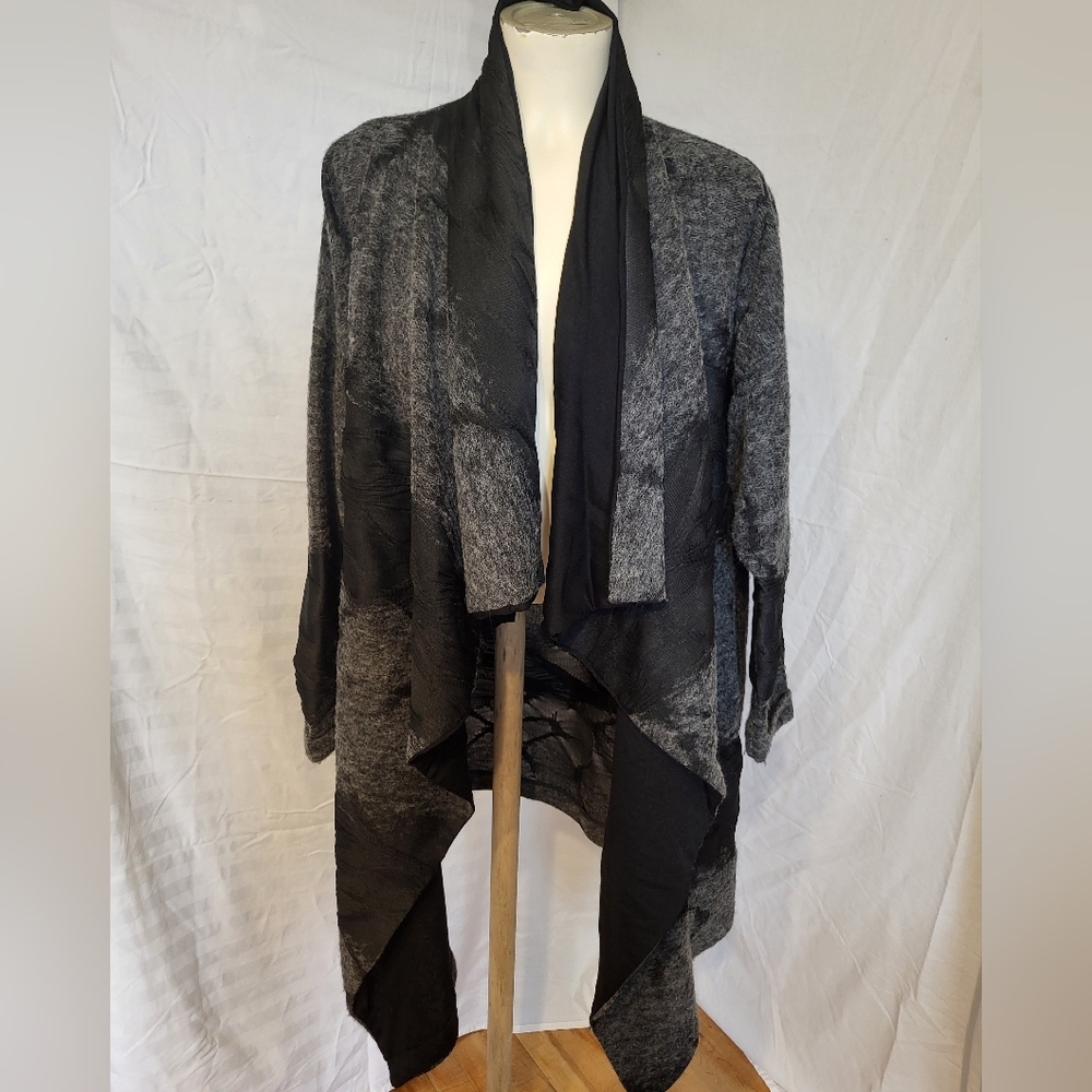 Simon Chang Women's Gray and Black Open Front Sweater